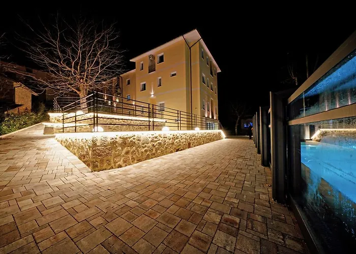 Valle Del Fiora فندق سانتا فيورا